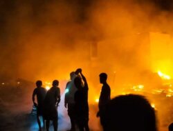 11 Rumah Terbakar di Rokan Hilir, Kerugian Ditaksir Rp1,5 Miliar 12 11 Rumah Terbakar di Rokan Hilir, Kerugian Ditaksir Rp1,5 Miliar