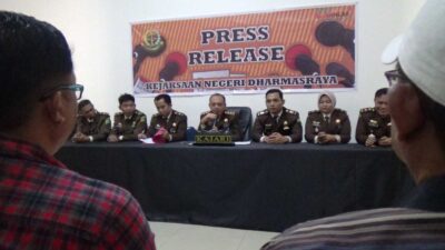 Jumpa pers di Kejaksaan Negeri Dharmasraya