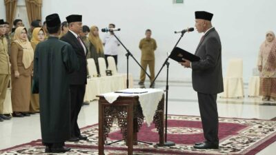 Gubernur Mahyeldi lantik Mursalim jadi Kepala Biro Adpim Pemprov Sumbar. (pemprov)