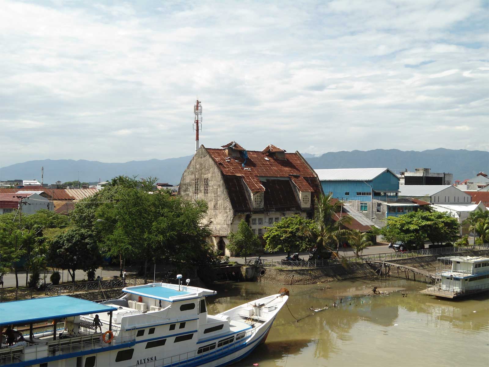 Destinasi wisata kota tua di Padang. (wikipedia)