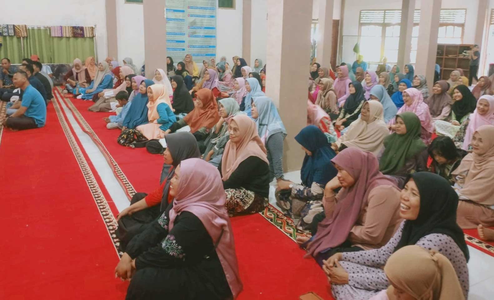 Para orang tua murid yang ikut pertemuan