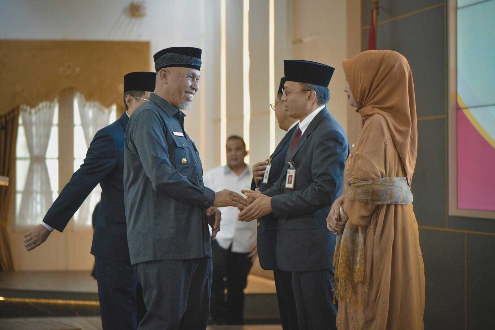 Gubernur Mahyeldi hadiri serah terima jabatan Kepala OJK Sumbar di auditorium gubernuran, Selasa (4/7/2023)