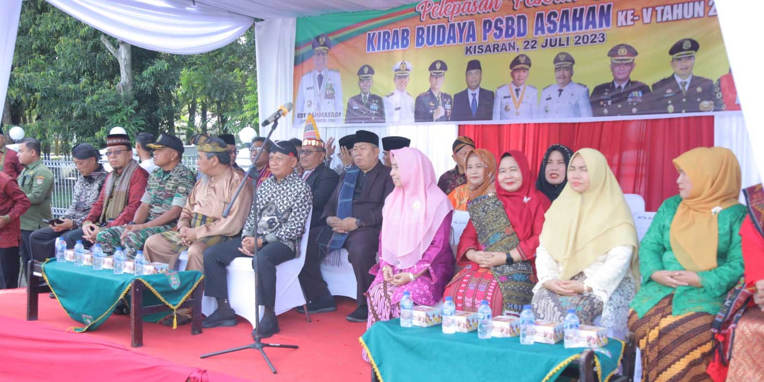 Bupati Surya lepas parade seni dan budaya 14 etnis di Asahan