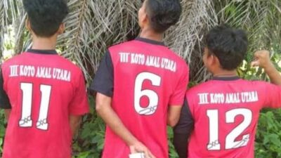 Pemain sepak takraw Padang Laring yang juara di Aur Malintang