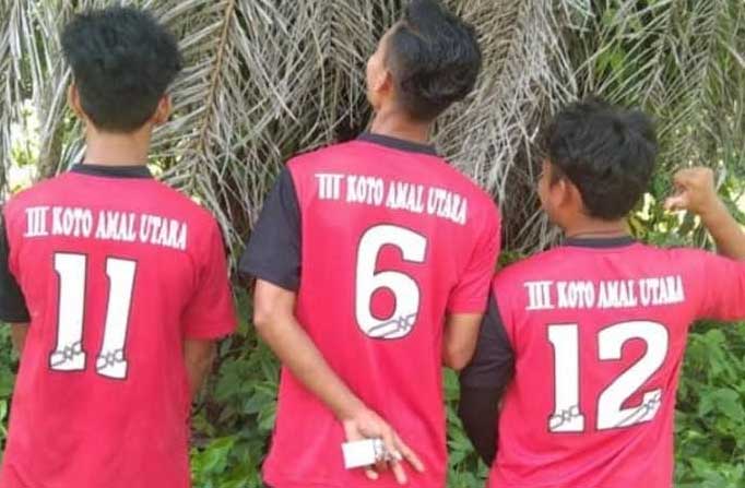 Pemain sepak takraw Padang Laring yang juara di Aur Malintang