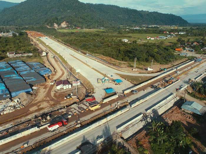 Pembangunan tol Padang-Sicincin.