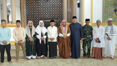 Foto bersama usai Salat Idul Adha Masjid Agung H. Achmad Bakrie Kisaran