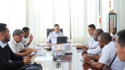 Bupati Freddy Thie Tawarkan Pengelolaan Pujasera ke Karang Taruna Kaimana