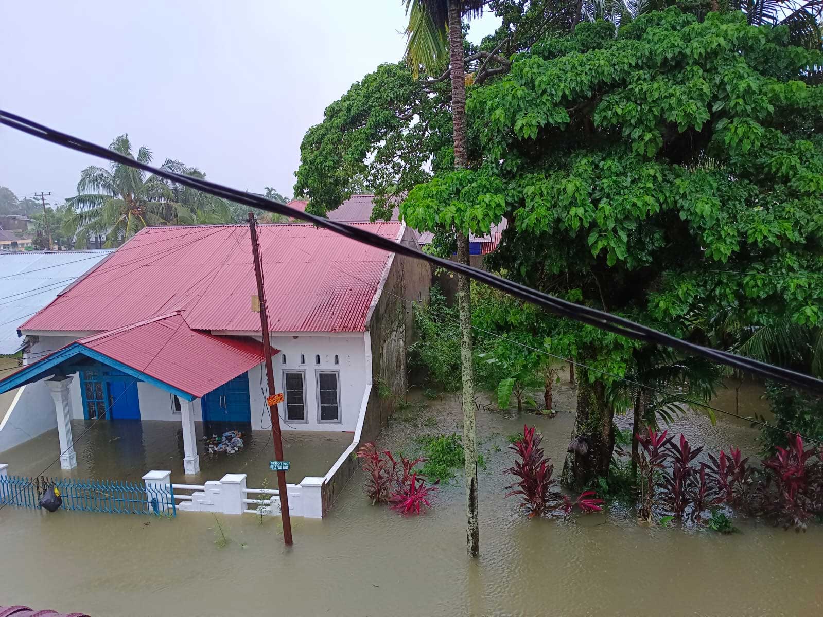 Rumah yang terendam akibat banjir. (tangkapan layar grup WA)