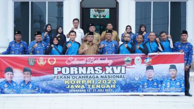 Foto bersama di sela pelepasan atlet