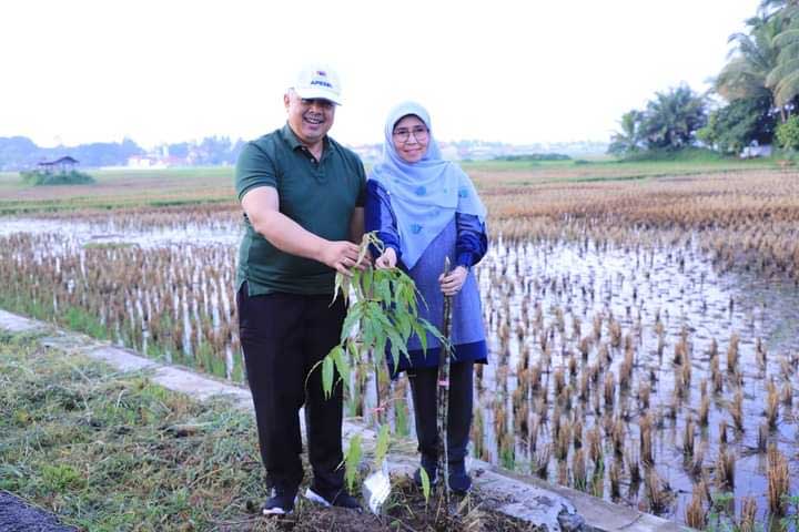 Wali Kota Zul Elfian Umar dan Ketua TP PKK, Zulmiyetti Zul Elfian Umar