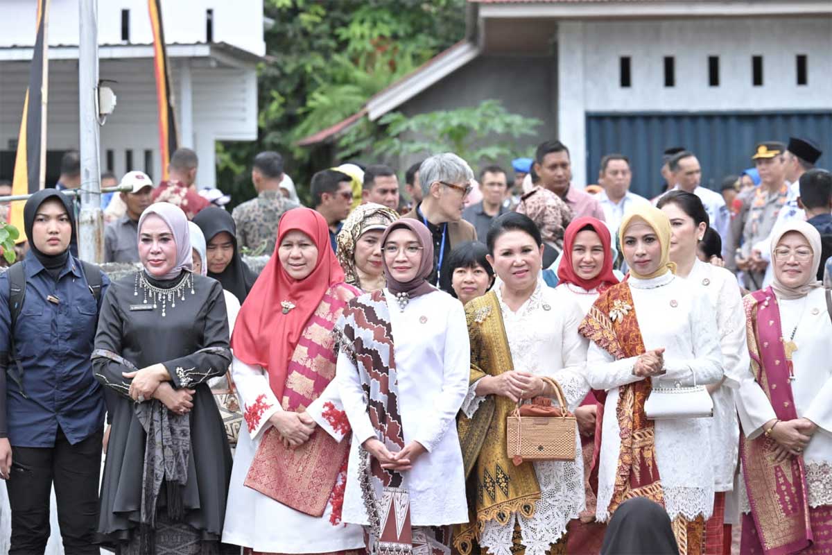 Ketua Umum Dekranas, Wury Ma'ruf Amin bersama jajaran Ketua Dekranas Sumbar dan Kabupaten Solok