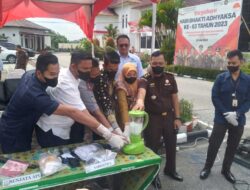 Kejaksaan Negeri Kuantan Singingi Musnahkan Barang Bukti dari 53 Perkara, Sabu Diblender