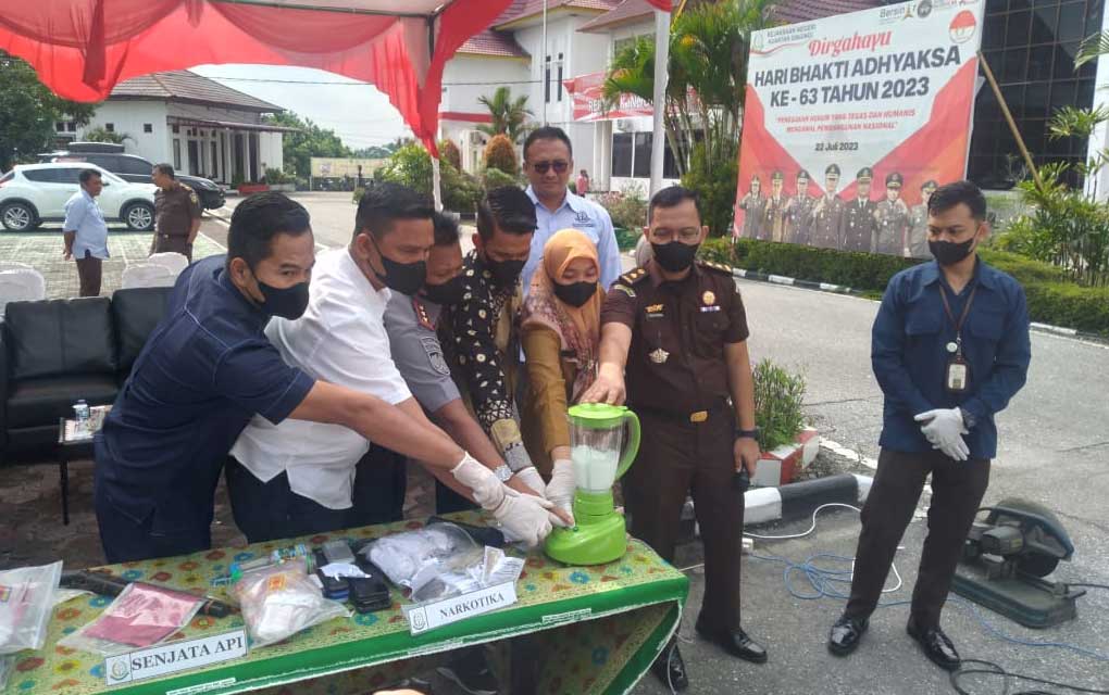 Pemusnahan barang bukti di Kejari Kuansing