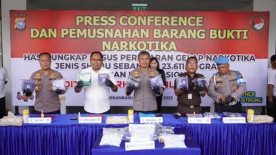 Polda Riau Amankan Tujuh Tersangka Narkoba dengan Barang Bukti 23,6 Kilogram Sabu