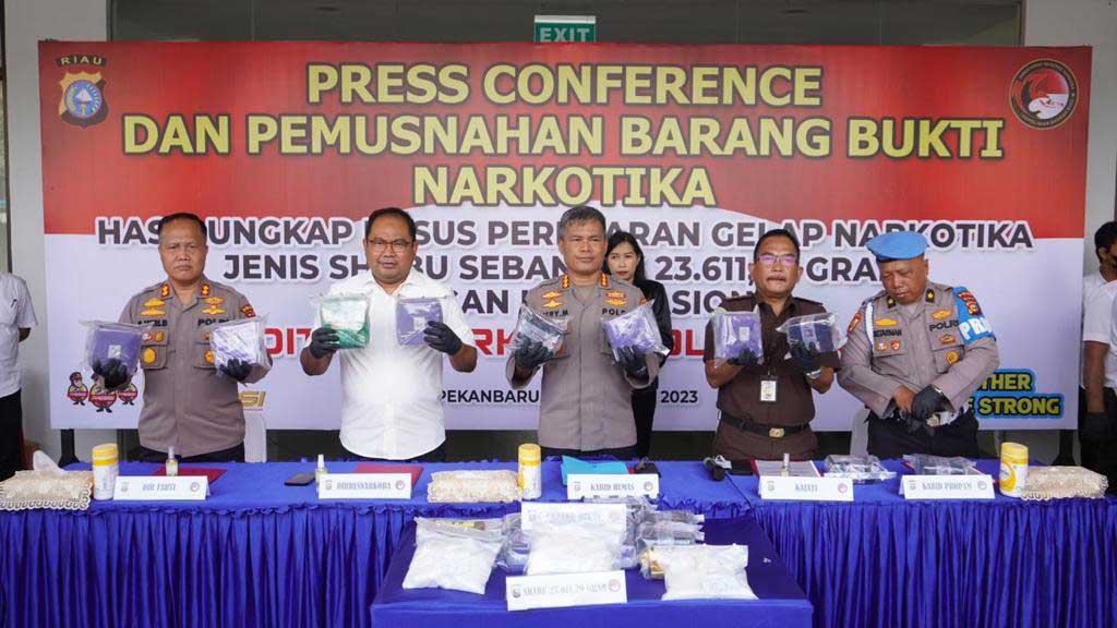 Polda Riau berikan keterangan pers terkait pengungkapan kasus sabu