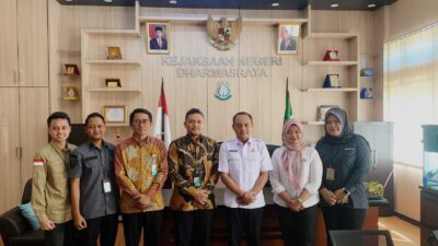 Foto bersama setelah penandatanganan kerja sama