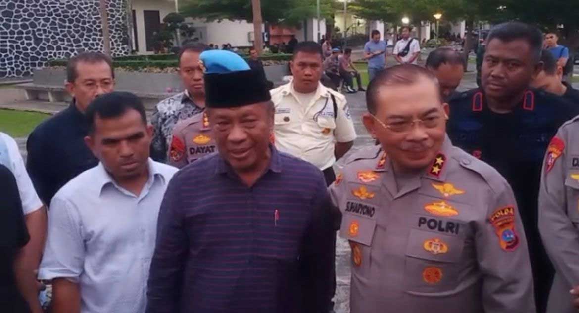 Pengurus masjid dan Kapolda Sumbar berikan keterangan pers