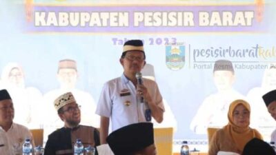 Bupati Pesisir Barat, Agus Istiqlal beri sambutan saat pertemuan dengan guru ngaji