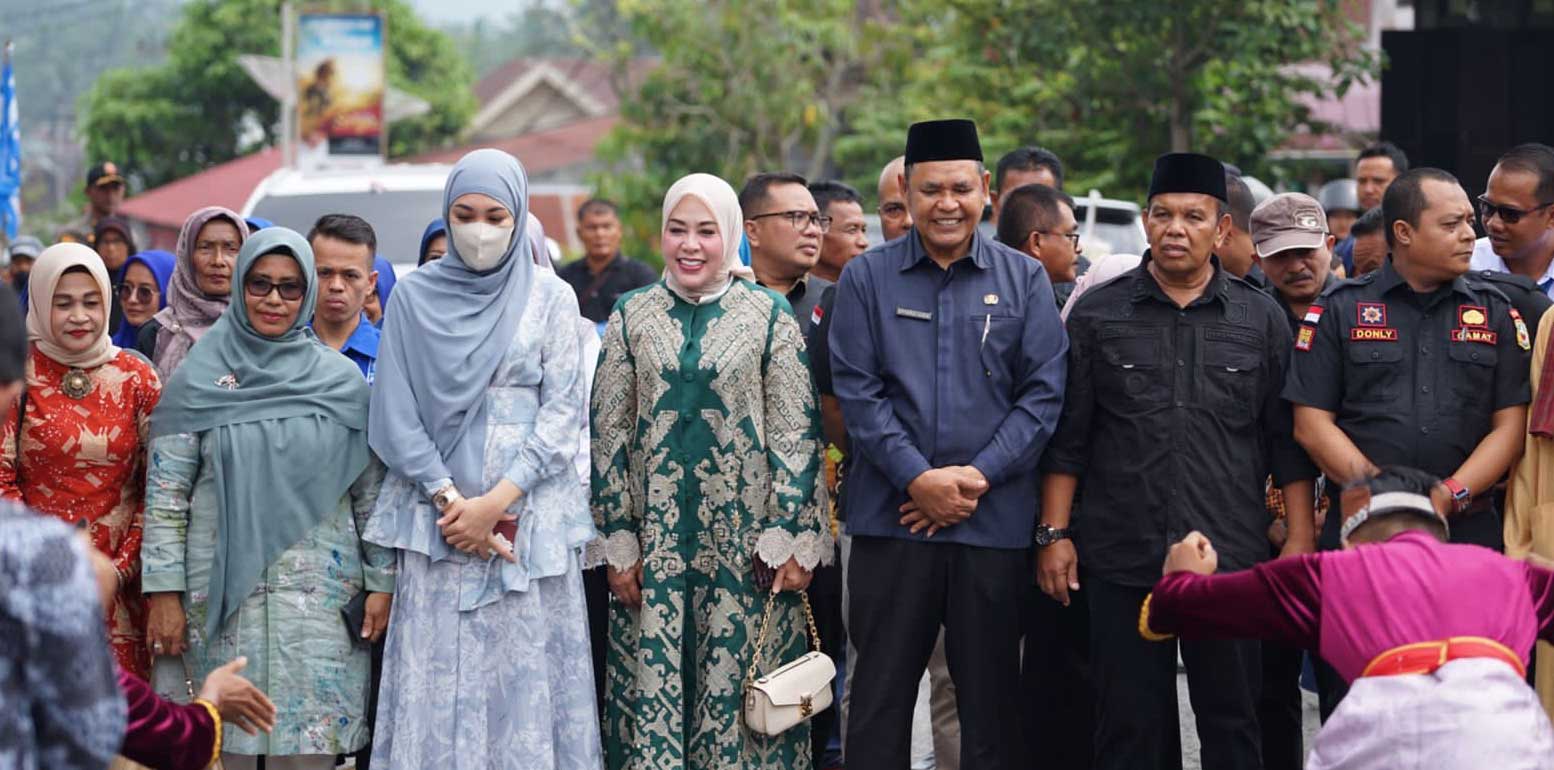Bupati Solok dan rombongan disambut masyarakat Nagari Cupak