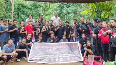 Peserta pelatihan foto bersama