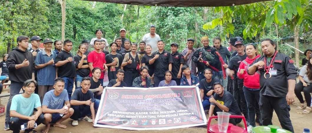 Peserta pelatihan foto bersama
