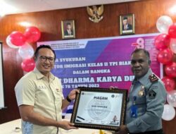Rutin Laporkan Keberadaan Orang Asing, Dua Hotel Terima Penghargaan dari Imigrasi Biak