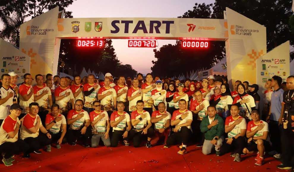 Gubernur Syamsuar, Kapolda Muhammad Iqbal dan pejabat lainnya hadiri  Riau Bhayangkara Run 2023