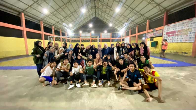 Mahasiswa KKN Unand dengan pemuda Desa Talawi Hilie
