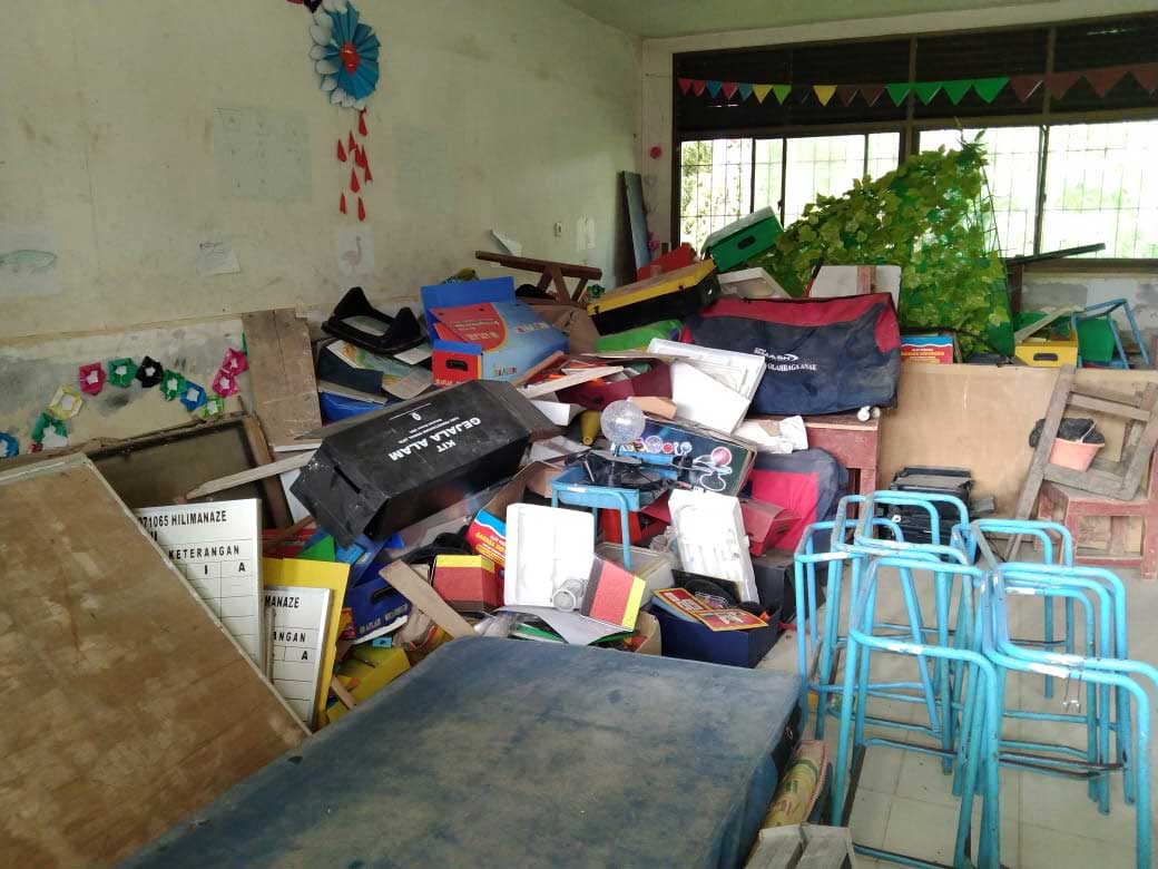 Ruangan kelas yang dijadikan gudang