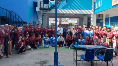 Mahasiswa KKN Unes dan siswa foto bersama
