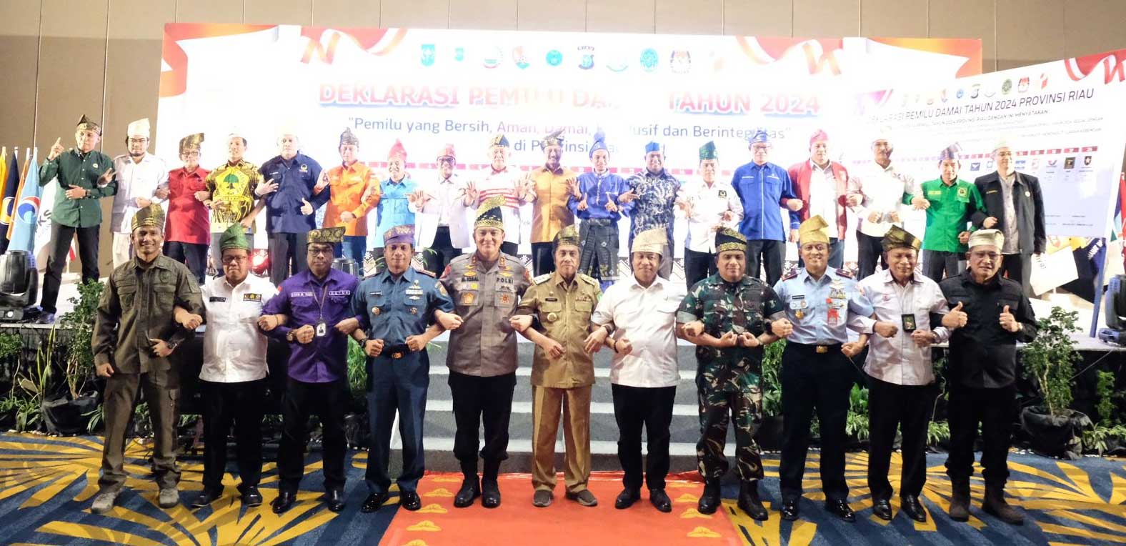 Foto bersama usai deklarasi pemilu damai