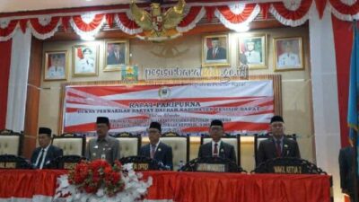 Dengarkan Pidato Kenegaraan, Ketua DPRD Pesisir Barat Pimpin Rapat Paripurna