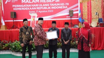 Wali Kota Solok berikan hadiah pada pemenang lomba