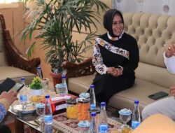 Rezka Oktoberia Serahkan Bantuan Penunjang Jaringan pada Disdukcapil Payakumbuh