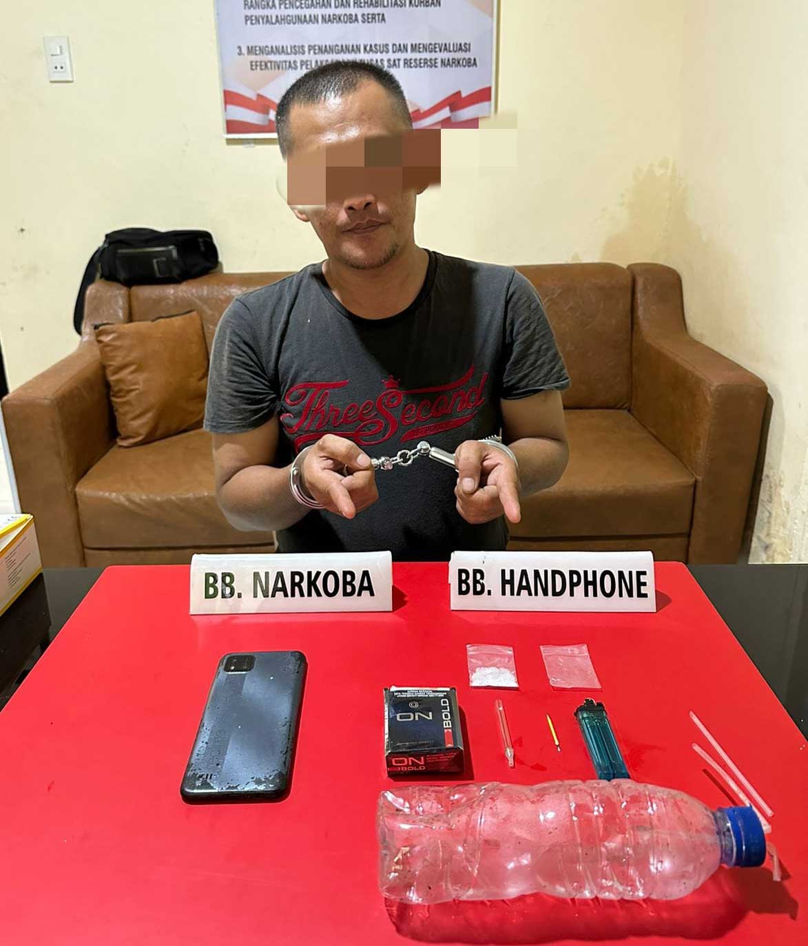 Pelaku dan barang bukti yang diamankan polisi