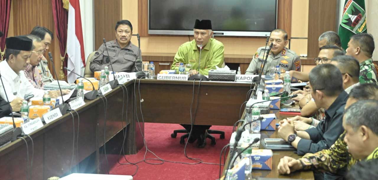 Gubernur dan forkopimda Sumbar bertemu dengan jajaran Pemkab Pasbar. (pemprov)