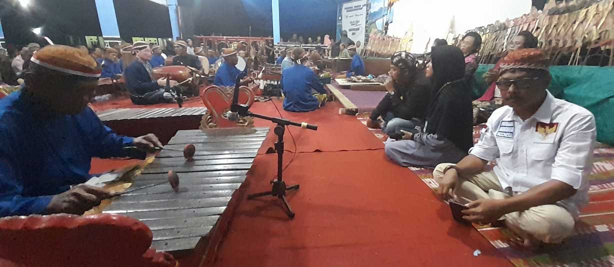 Penampilan gamelan dan wayang di Dharmasraya