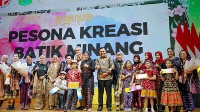Foto bersama di sela kegiatan