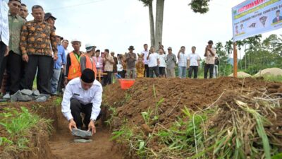 Gubernur letakkan batu pertama pembangunan gedung SMK Kesehatan Akabiluru di Limapuluh Kota.