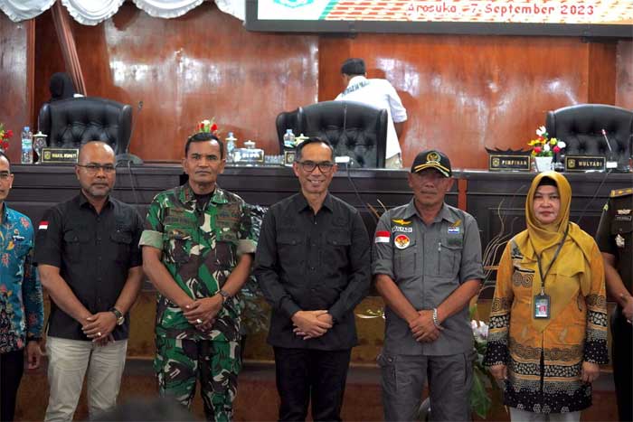 Foto bersama usai penyampaian RAPBD Kabupaten Solok 2024