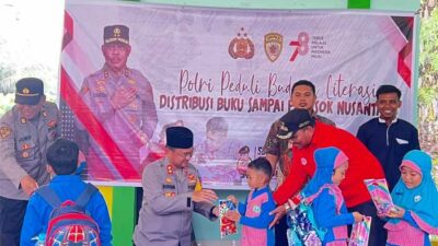 Kapolres bersama jajaran bagikan buku pada anak PAUD