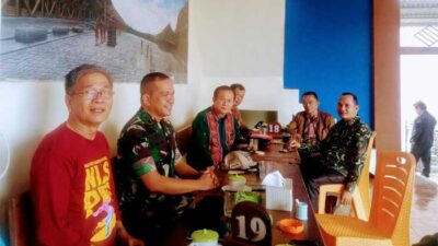 Sambil nikmati secangkir kopi, Sokhiatulo Laoli saksikan Nias Pro 2023