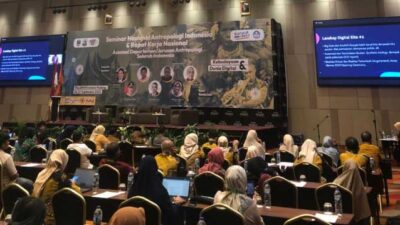 Peserta dan nara sumber dalam seminar ADJASI.