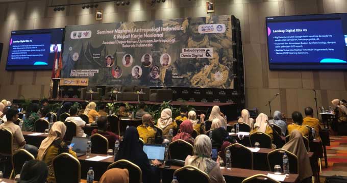 Peserta dan nara sumber dalam seminar ADJASI.
