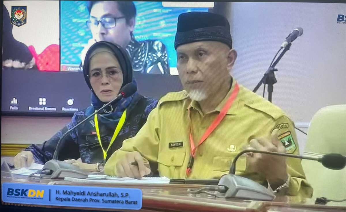 Gubernur presentasi di Kemendagri terkait inovasi Sumbar. (pemprov)