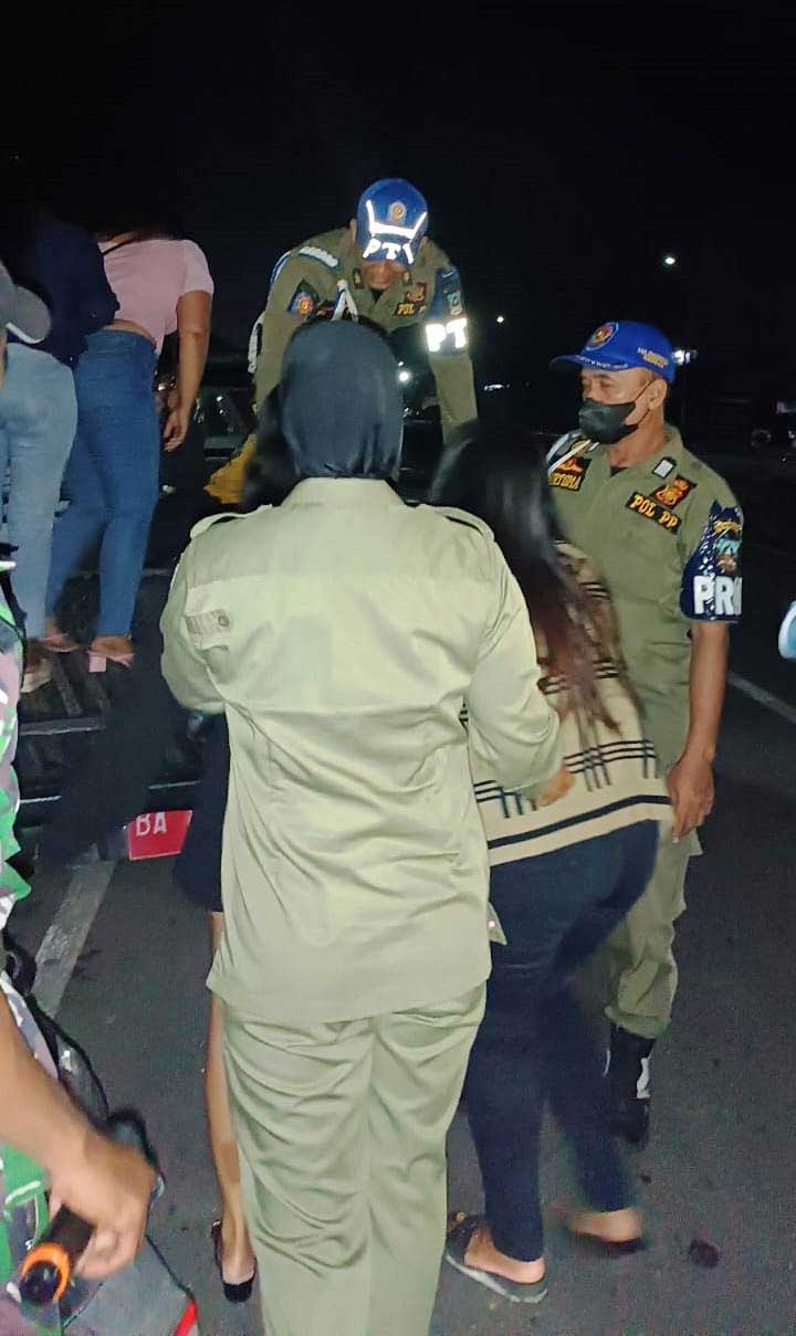 Petugas amankan pemandu lagu di tempat hiburan yang beroperasi tanpa izin