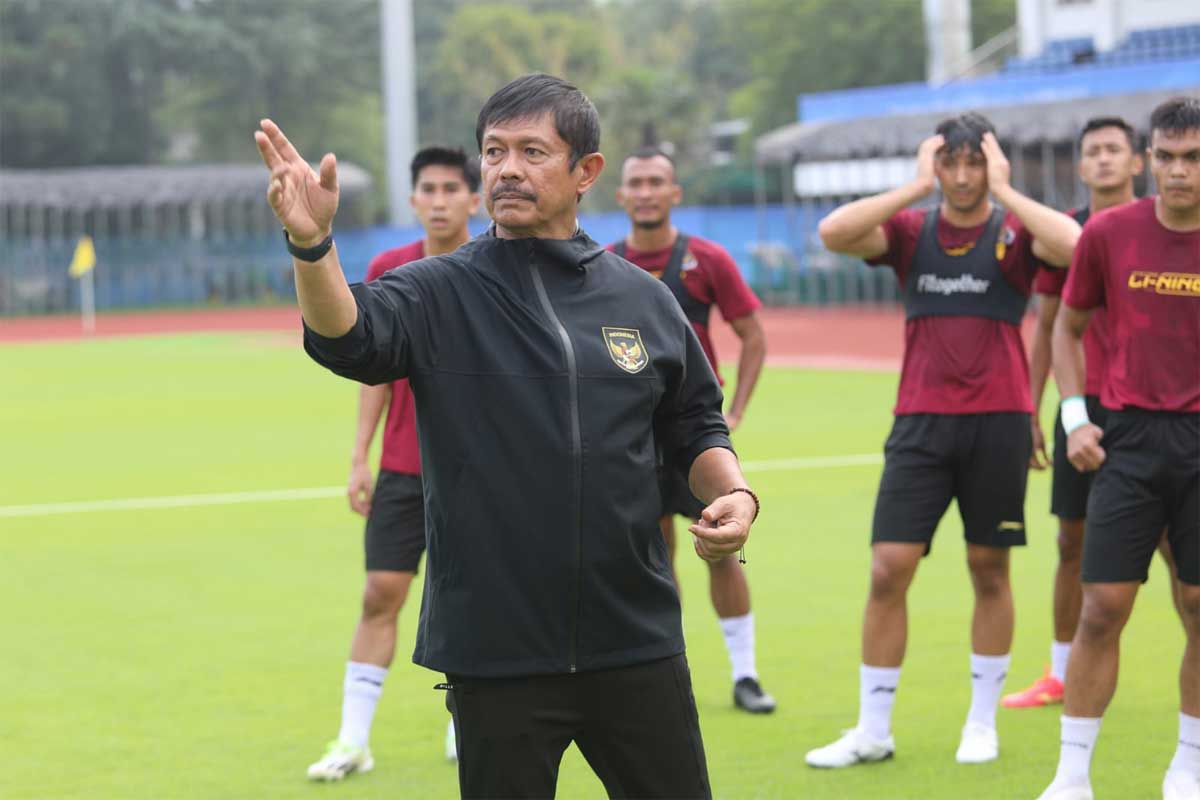 Indra Sjafri pimpin latihan pemain Indonesia. (pssi)