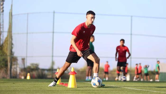 Ivar Janner latihan bersama pemain timnas. (pssi)