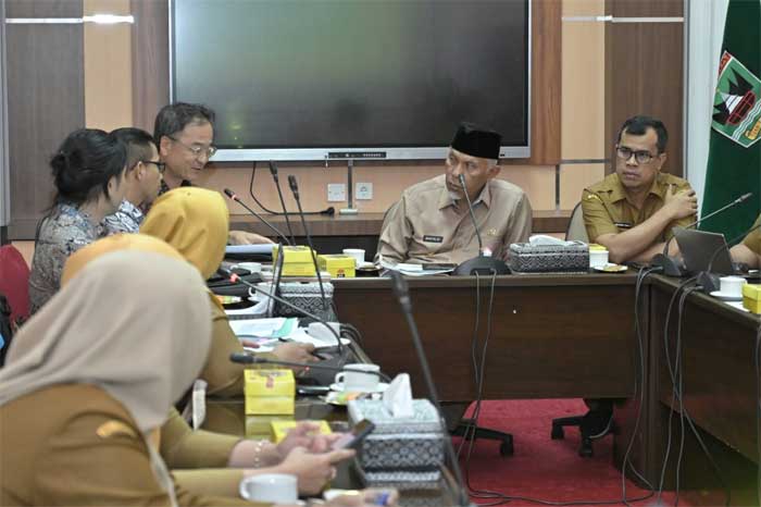 Gubernur Mahyeldi didampingi pejabat Pemprov Sumbar terima kunjungan perwakilan JICA di Indonesia